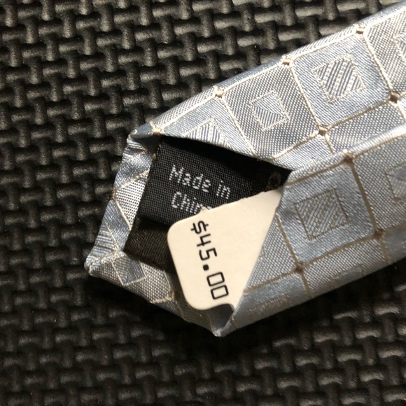 NWT Men's Calvin Klein Silk tie- Light Blue Geometric Pattern - Picture 4 of 8